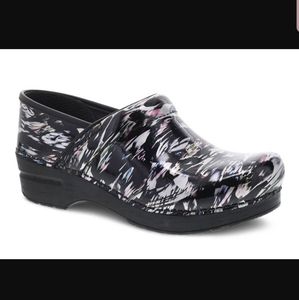 Dansko waves patent metallic